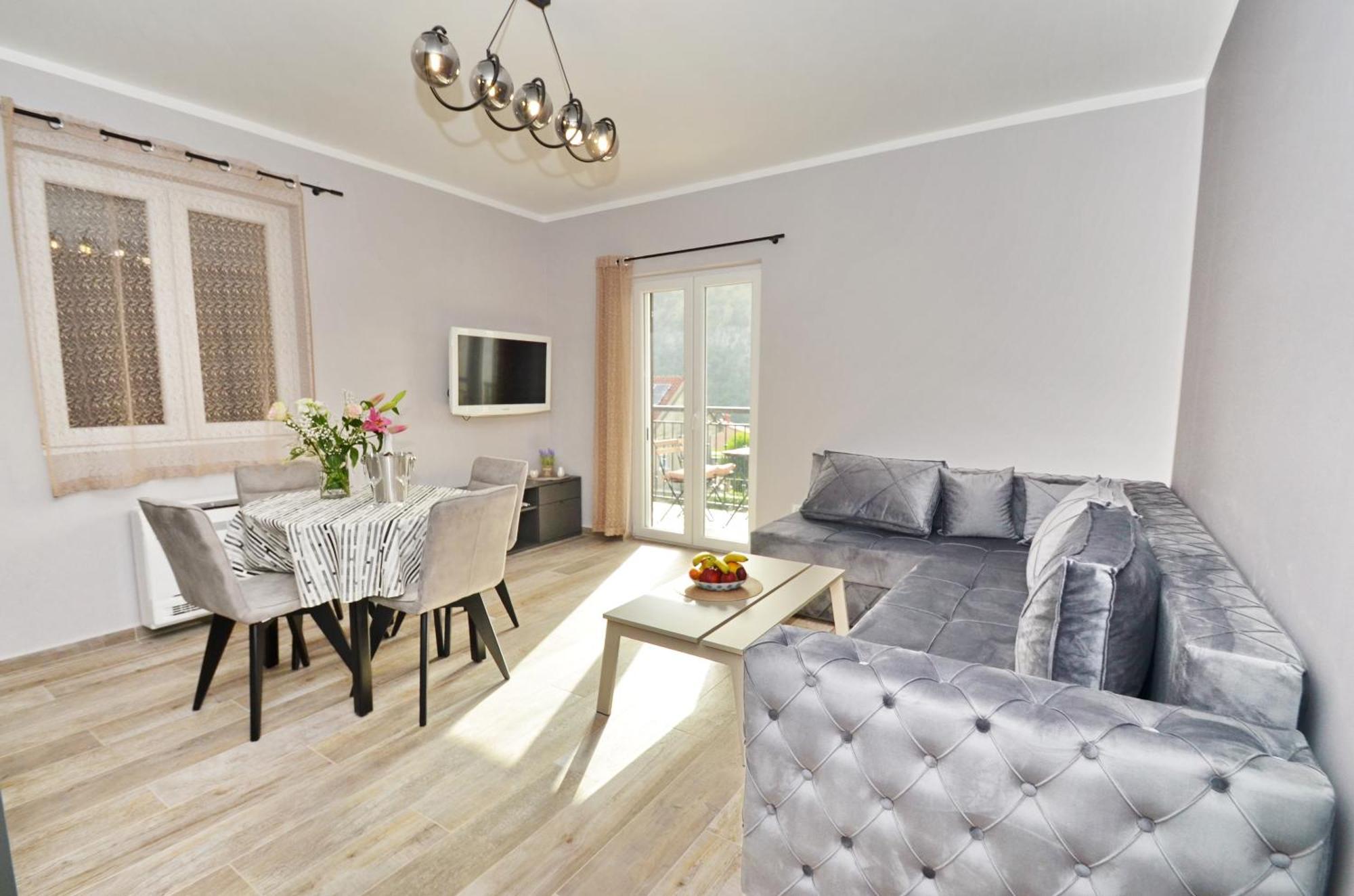 Apartments Orizzonte With Beautiful View Of The Bay Kotor Eksteriør billede
