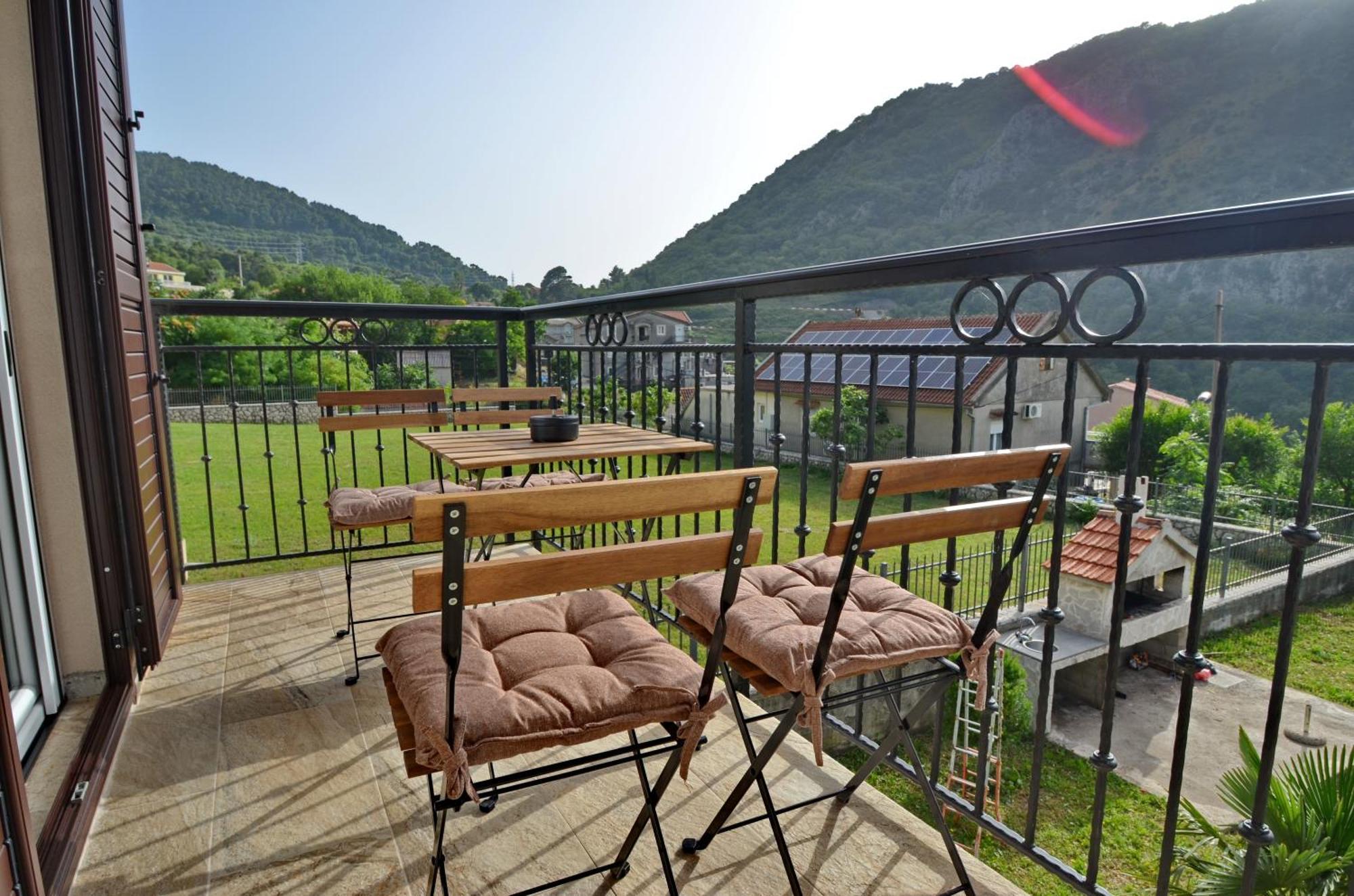 Apartments Orizzonte With Beautiful View Of The Bay Kotor Eksteriør billede
