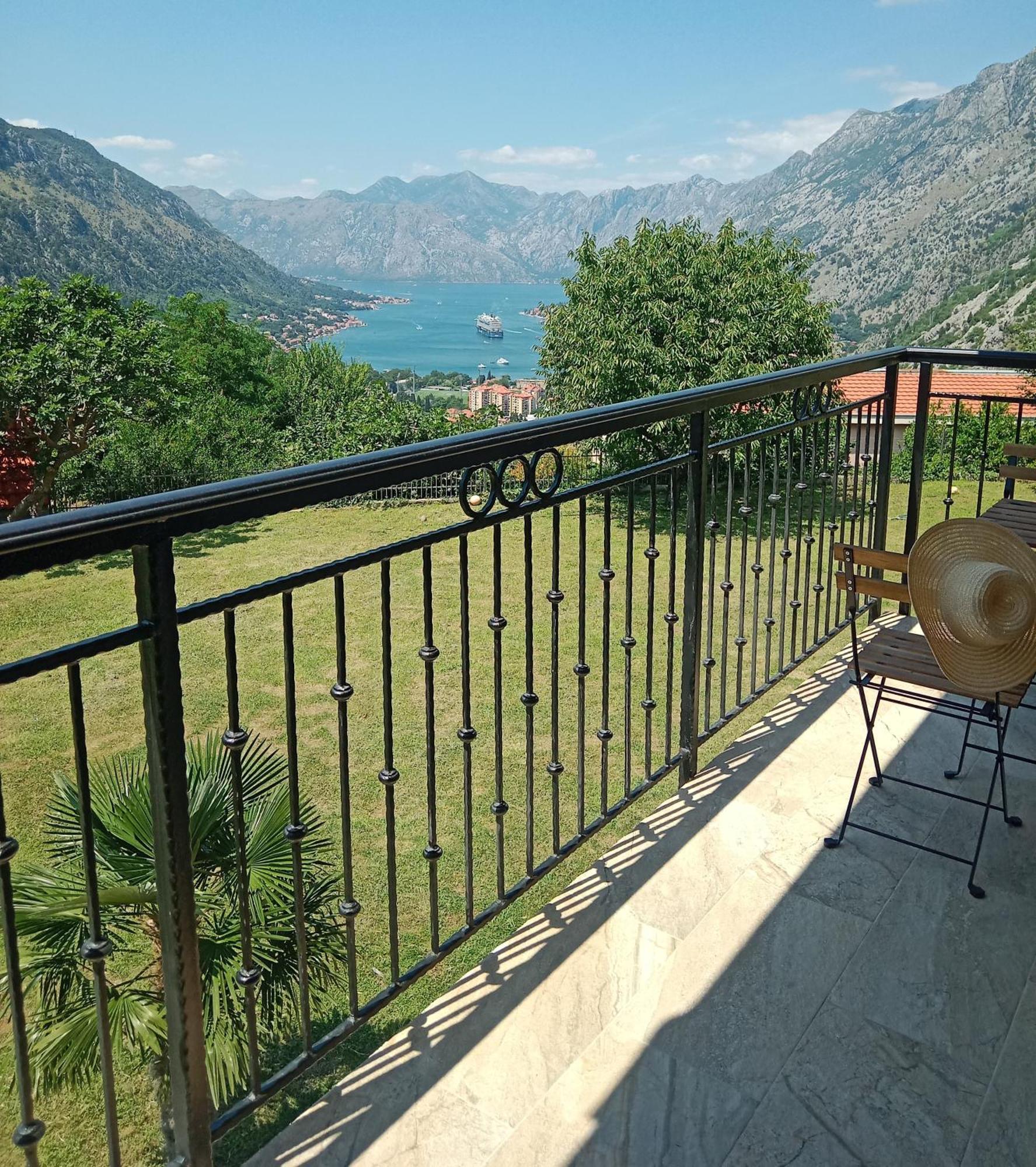 Apartments Orizzonte With Beautiful View Of The Bay Kotor Eksteriør billede