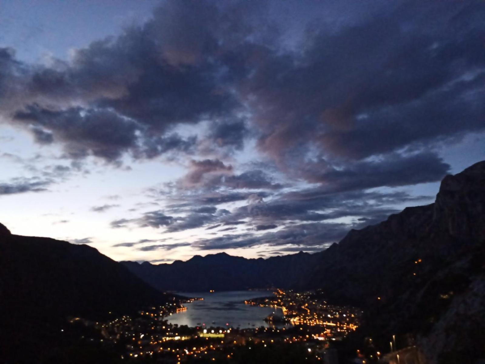 Apartments Orizzonte With Beautiful View Of The Bay Kotor Eksteriør billede